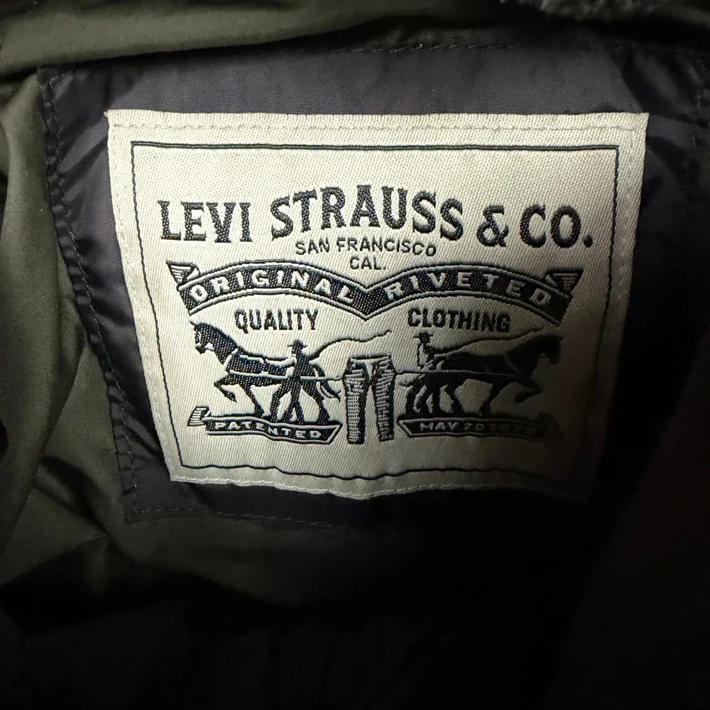 Levis Mens Black Hooded Puffer Jacket Quilted Full Zip Coat Small RN 54163